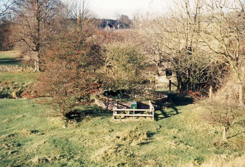 Gasworks - remains.JPG - The site of the old Gas Works - it ceased operation in 1917 - taken in Nov 1989.